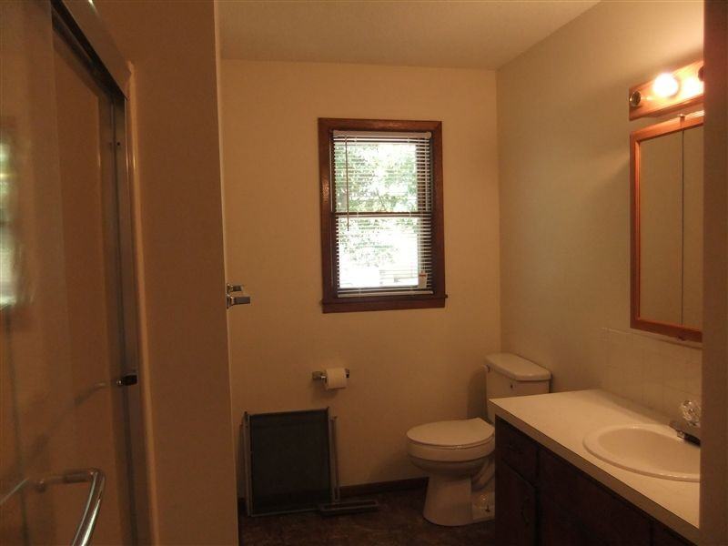 304 John Pl - Photo 3 of 3