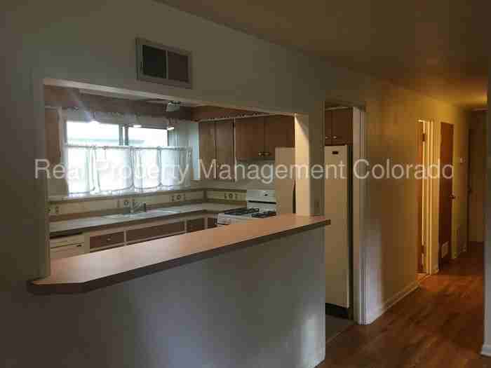 865 Balsam St - Photo 3 of 18