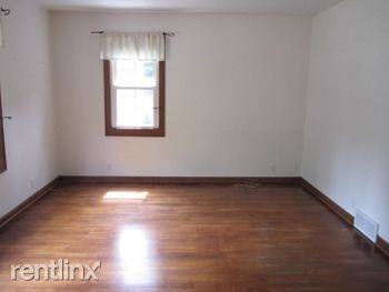 319 Harrison St - Photo 3 of 9