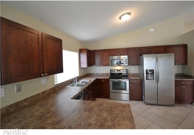 16557 NW 7th St - Photo 2 of 19