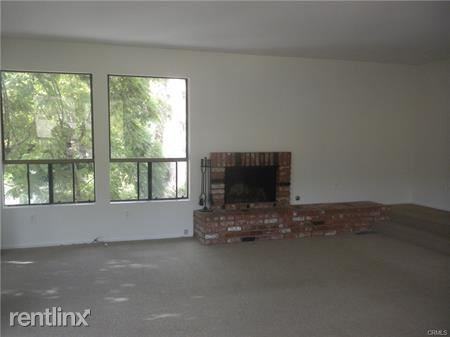 920 Meadowlark Dr - Photo 3 of 15