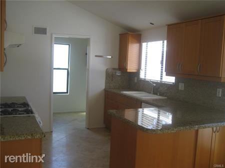 427 Poinsettia Ave #1-2 - Photo 3 of 16