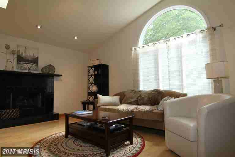 704 Yorktown Blvd - Photo 2 of 25