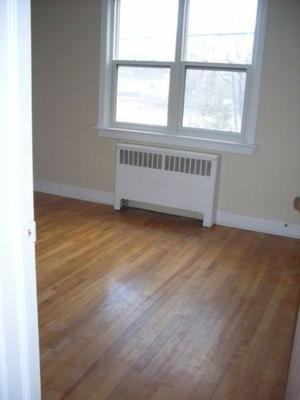 1167 Dover Crescent - Photo 2 of 6