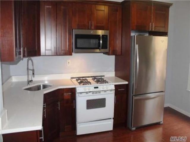 133 Lincoln Ave - Photo 2 of 6