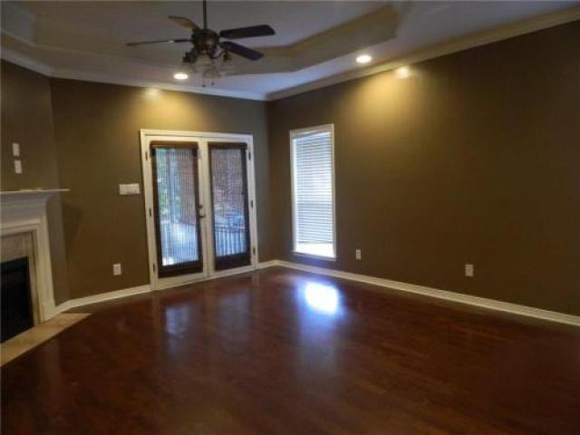 1009 Linlen Ave - Photo 3 of 6