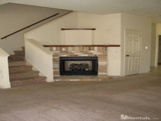 2215 Dry Creek Dr - Photo 2 of 3