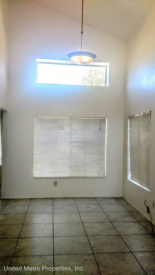 3806 W Cielo Grande - Photo 3 of 11