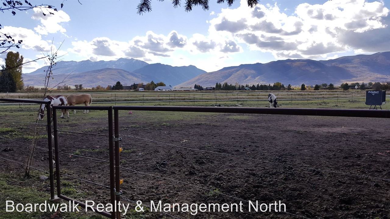 7083 E 1900 N - Photo 2 of 29