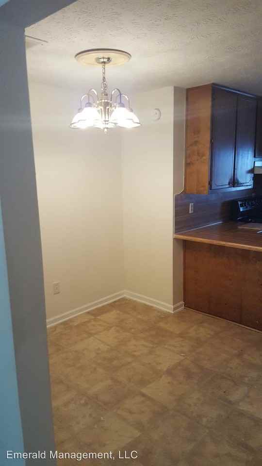 405-407 Charleston Lane - Photo 3 of 10