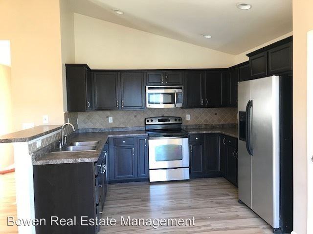 137 Christy Dr - Photo 2 of 7