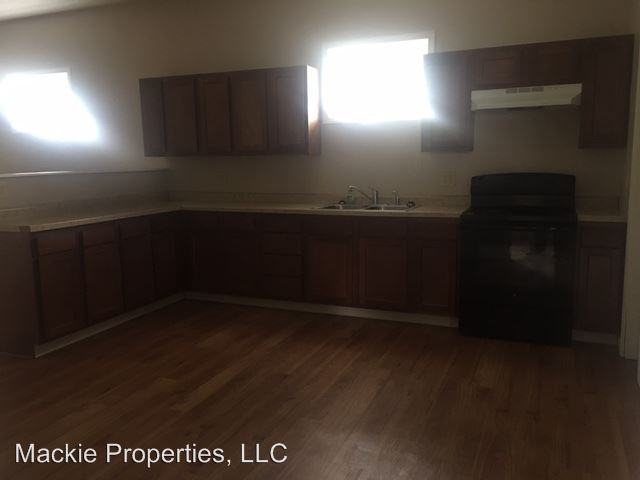 302 S 2nd St - Photo 2 of 9