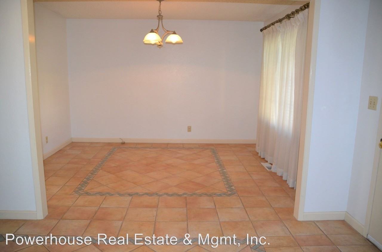 267 Regents Park Dr - Photo 3 of 22