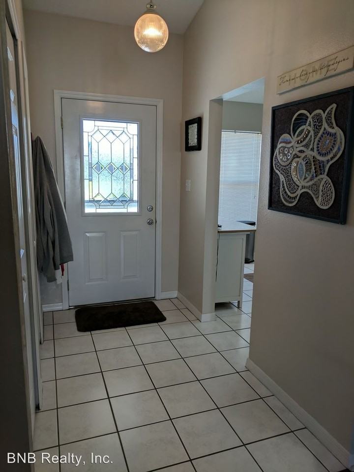 11641 Crescent Pines Blvd - Photo 3 of 24