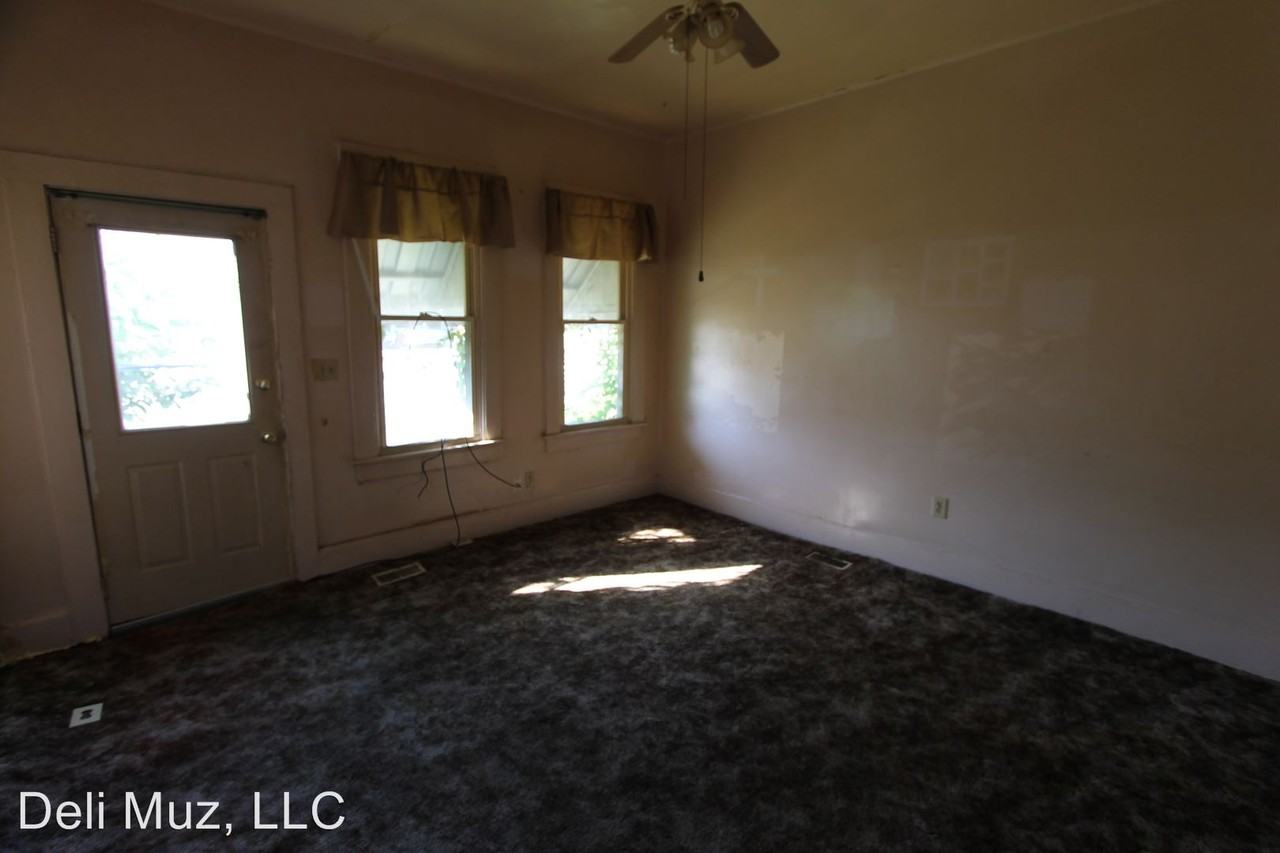 2227 N Fulton Ave - Photo 3 of 12