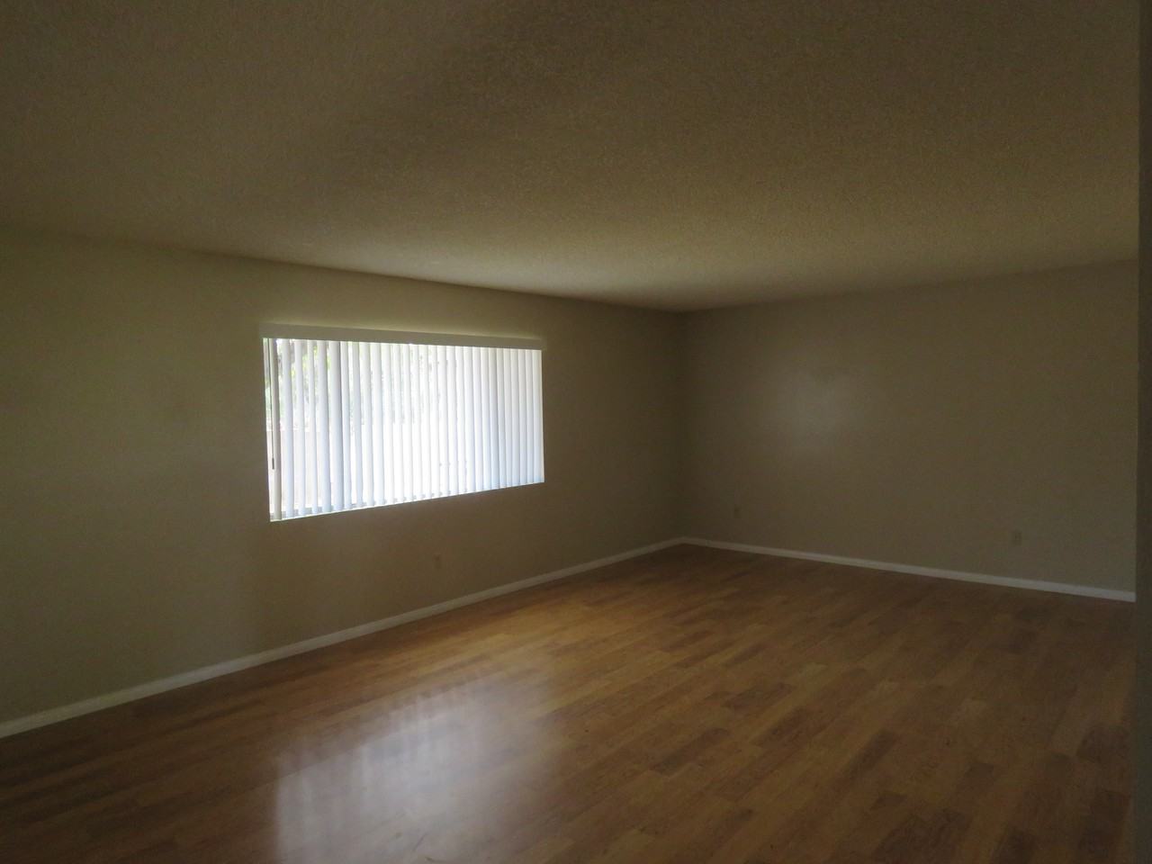 12375 Custer St - Photo 2 of 8