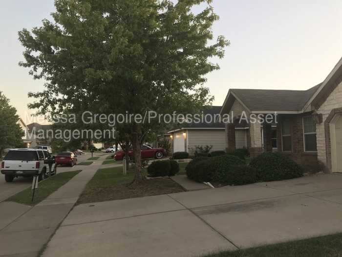 10524 Flagstaff Run - Photo 2 of 24