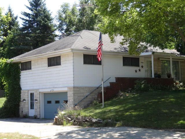 7506 N 42nd St - Photo 2 of 9