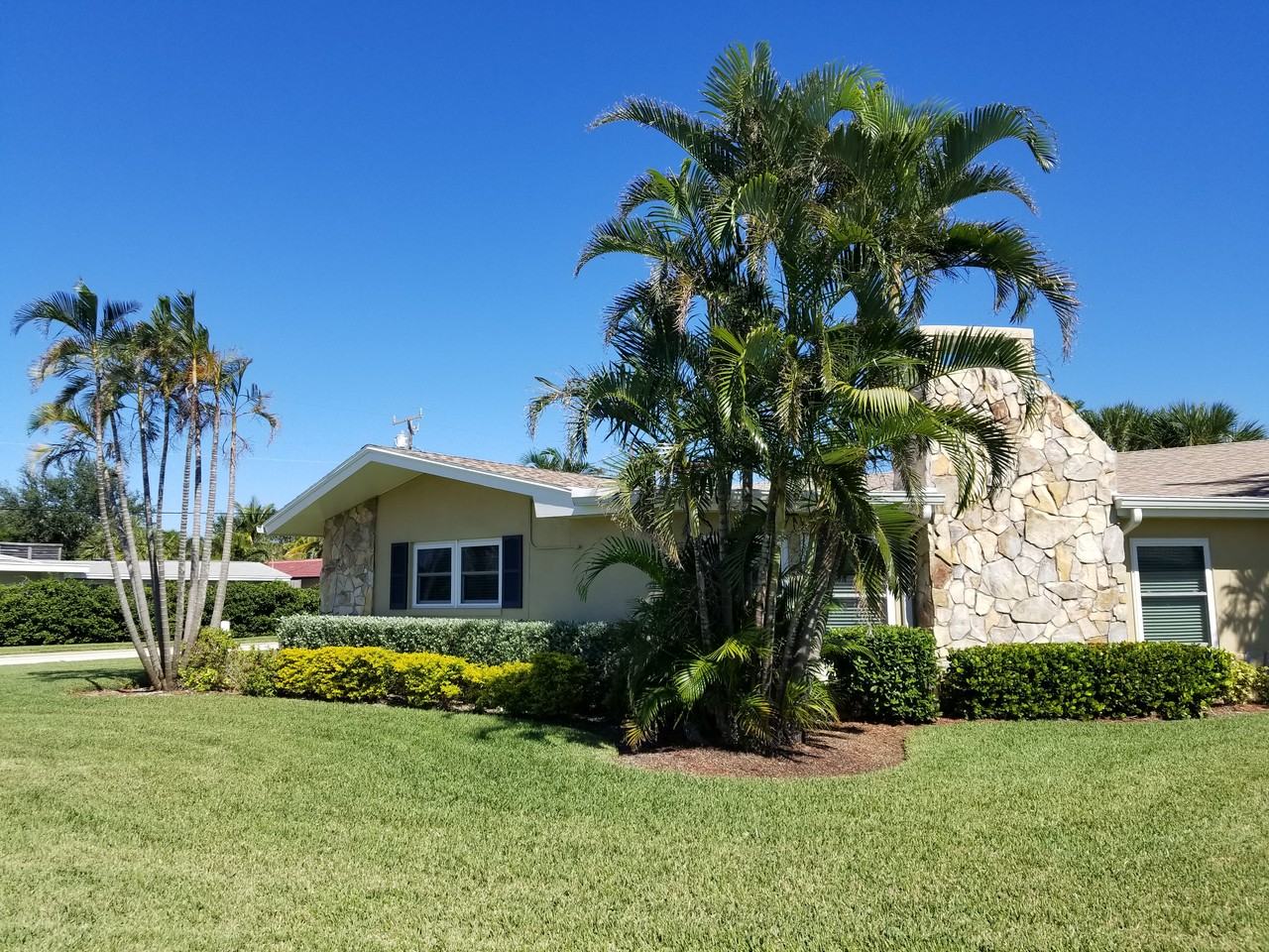 5815 Bali Way S - Photo 3 of 39