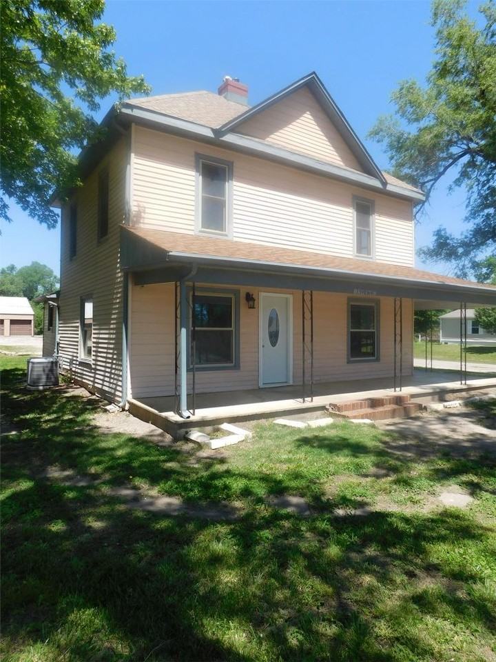 139 E Main St - Photo 2 of 24