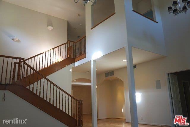 560 Euclid St - Photo 2 of 7