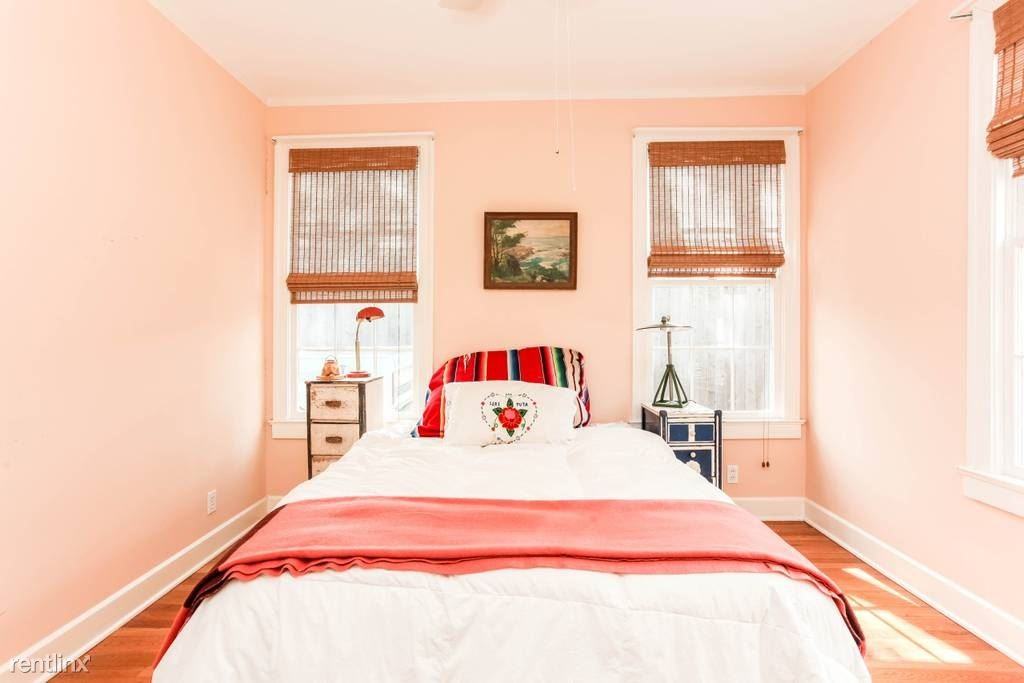 1702 W 29th St - Photo 2 of 5