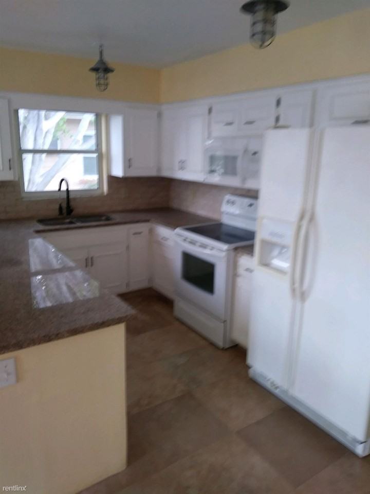 270 115th Ave - Photo 3 of 9