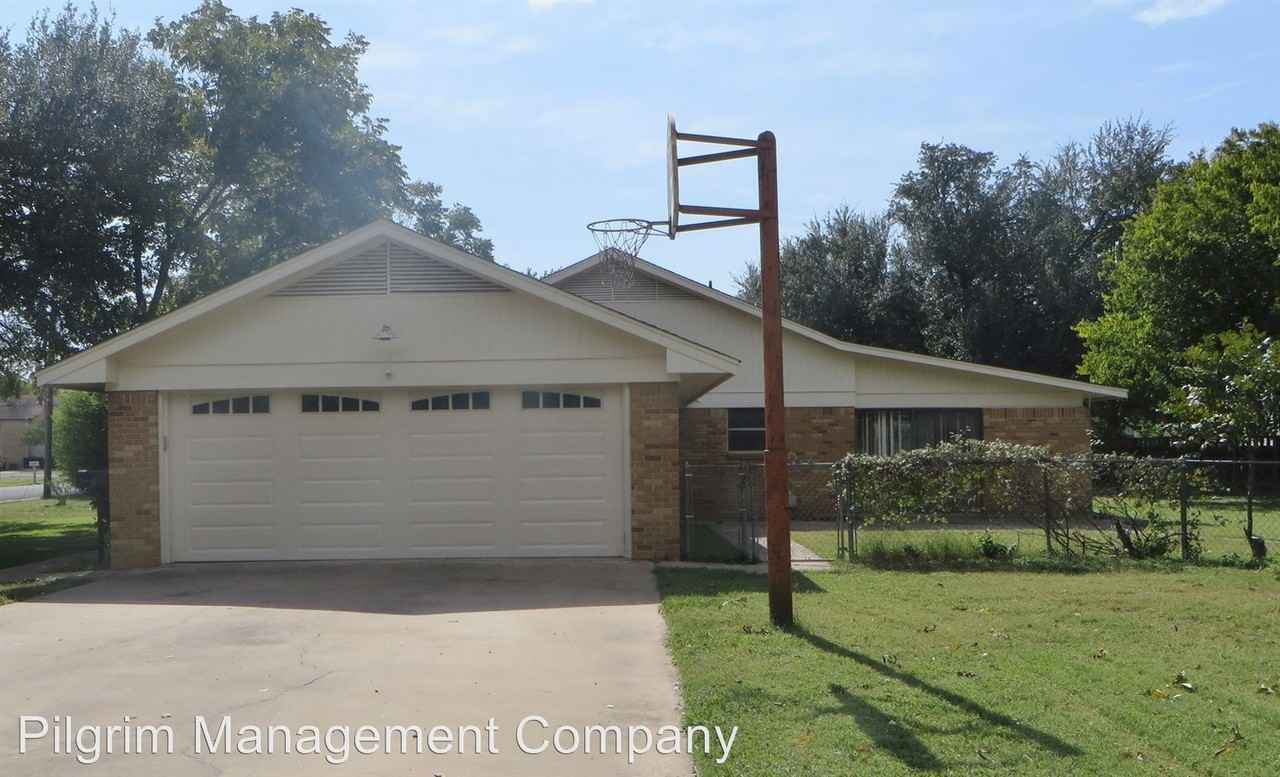 502 Pine St - Photo 2 of 4