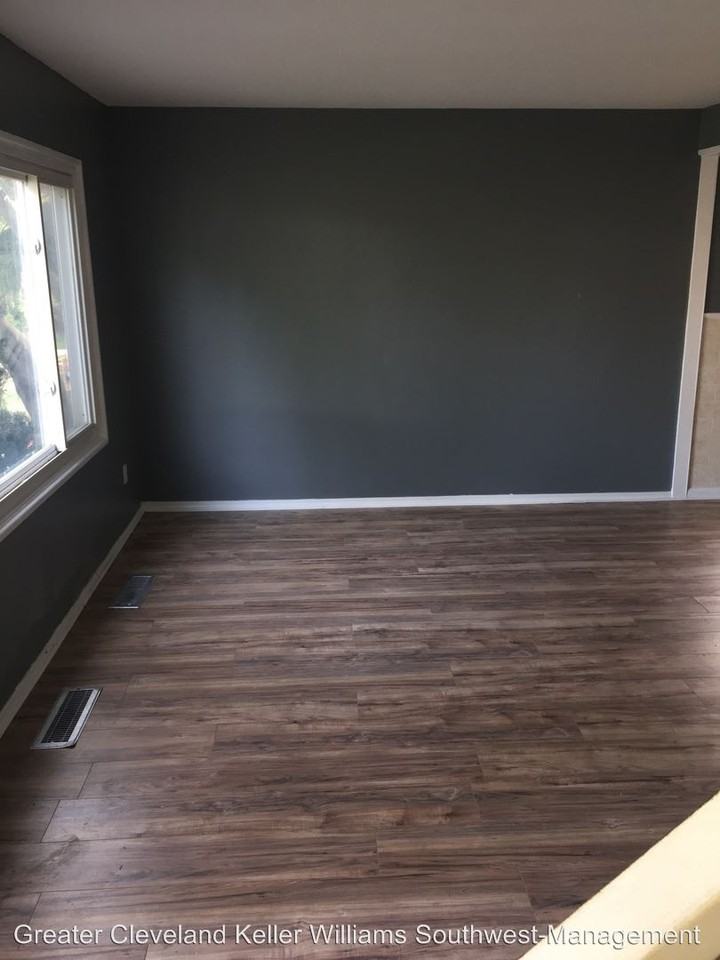 20201 Butternut Ln - Photo 3 of 11