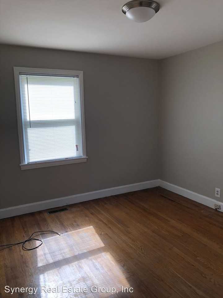 1304 Kermit Dr - Photo 3 of 3