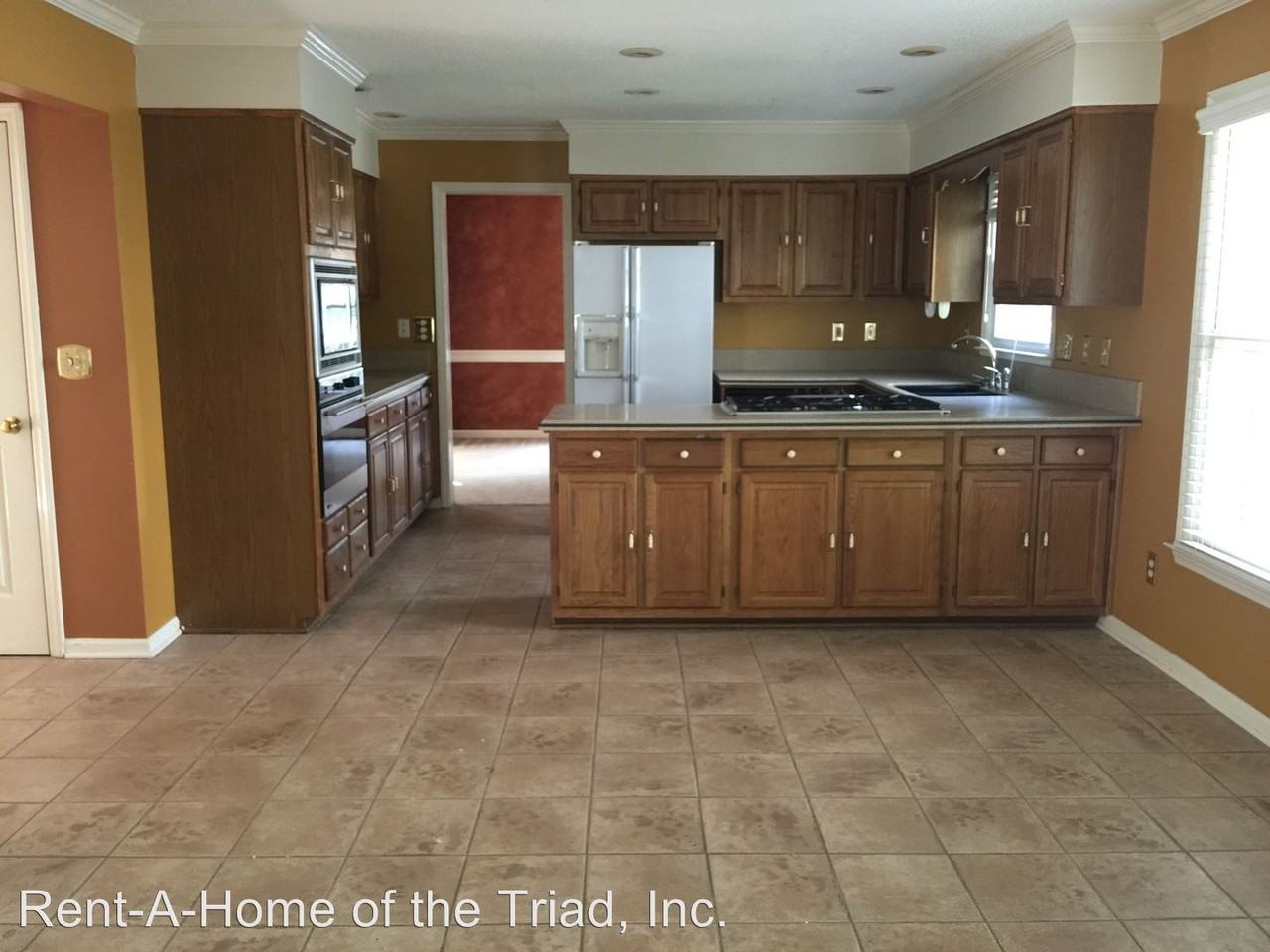 5210 Candlewick Rd - Photo 3 of 13