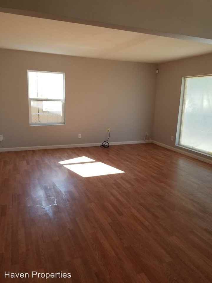 3832 Elm St - Photo 2 of 10