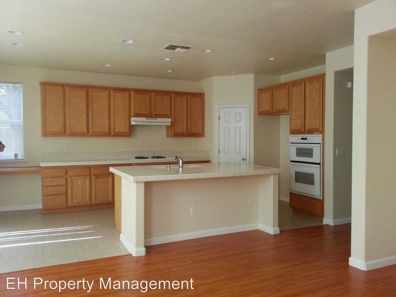 10175 Patti Way - Photo 2 of 9