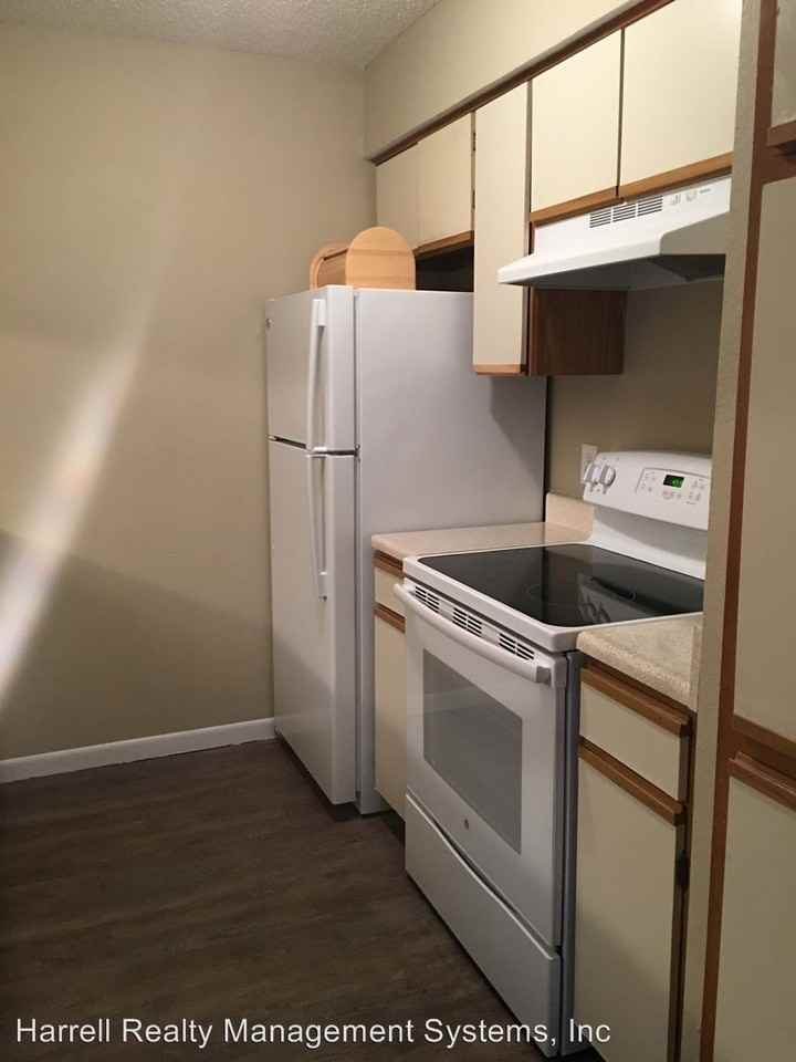 225 Londonderry Dr
