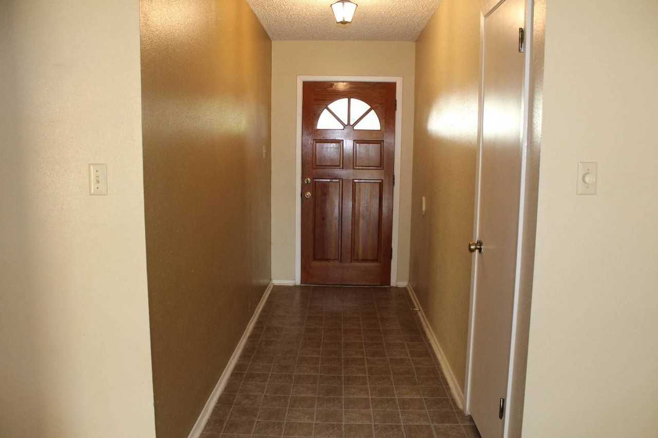 135 Cindy Dr - Photo 2 of 12