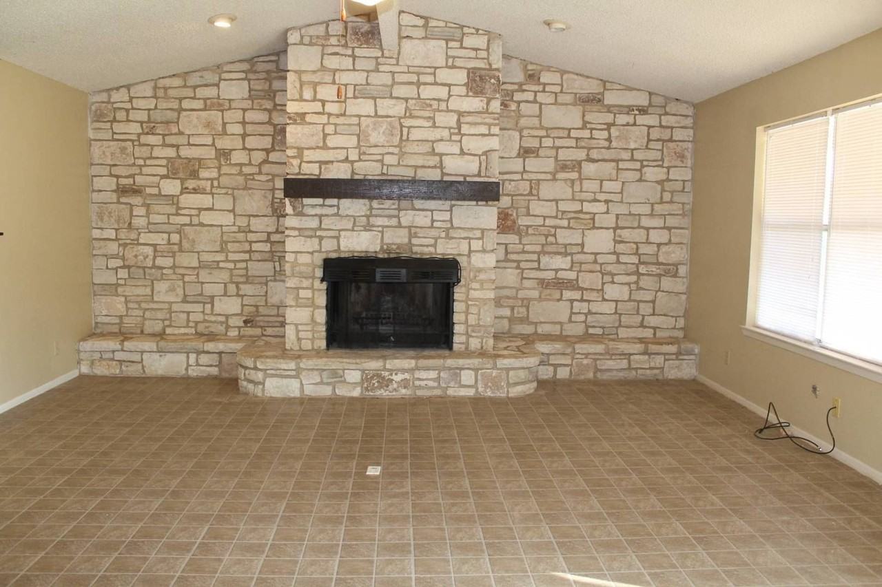 135 Cindy Dr - Photo 3 of 12