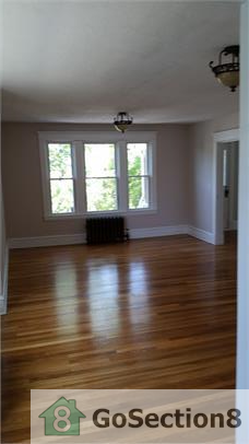 81 Silver St - Photo 2 of 10