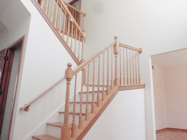 631 Commons Rd - Photo 3 of 33