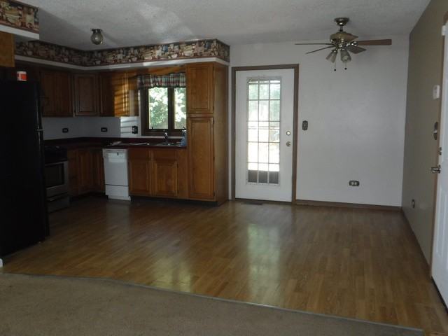 128 Countryside Ct - Photo 3 of 13