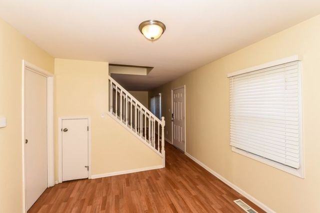 937 Dartmouth Ave - Photo 3 of 10