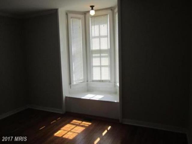 5723 Bellona Ave - Photo 3 of 6