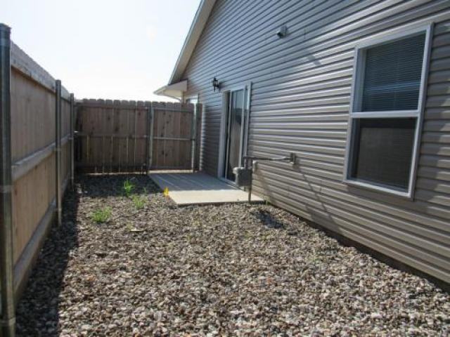 936 N Redbud Ct - Photo 3 of 6