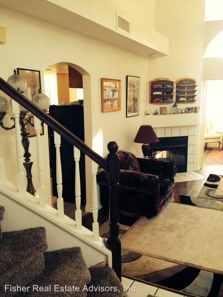 1895 Avenida Segovia - Photo 3 of 17