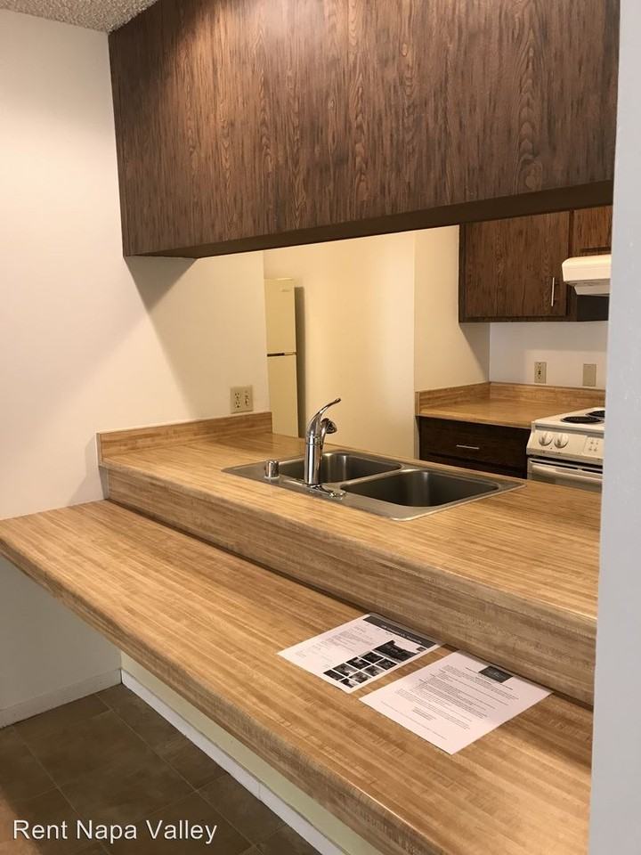 108 Vineyard Cir - Photo 3 of 12