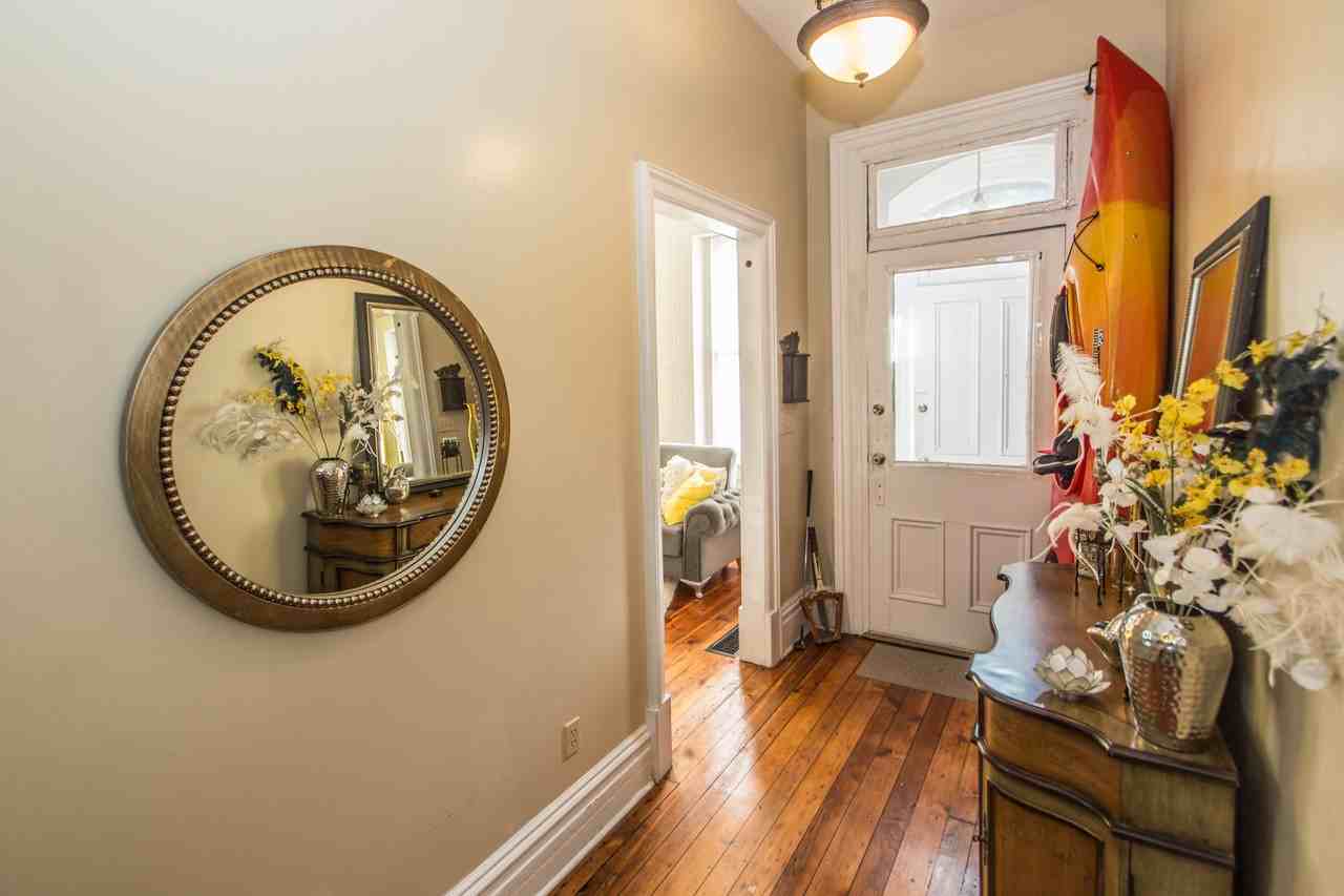 1015 Galveston Ave - Photo 3 of 33