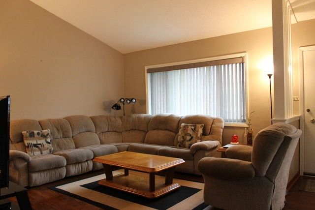 9054 N Clifton Ave - Photo 3 of 21