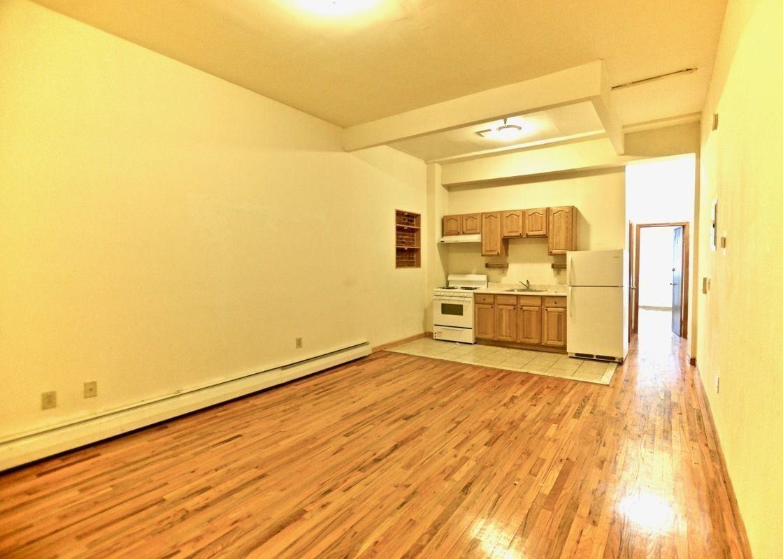 10 Claver Pl #3C