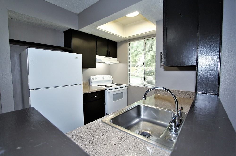 1507 Southport Drive - Photo 2 of 19
