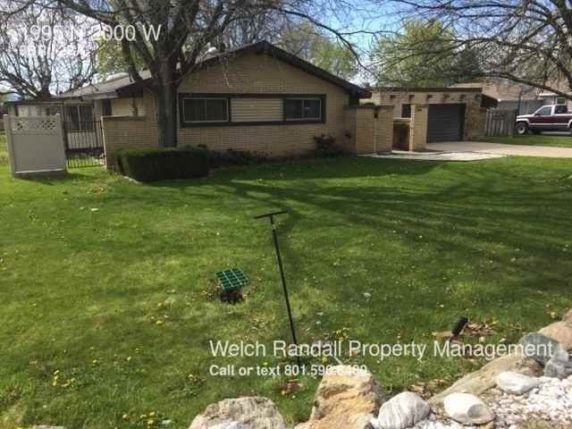 1995 N 2000 W - Photo 2 of 5