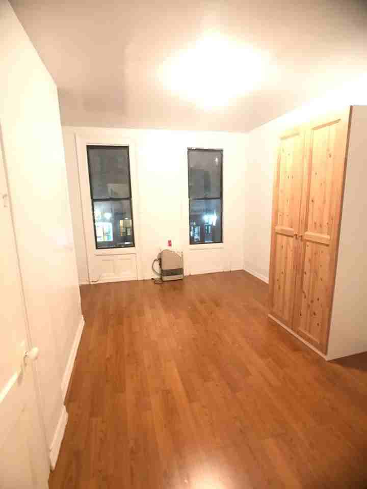 113 Graham Avenue #10LH